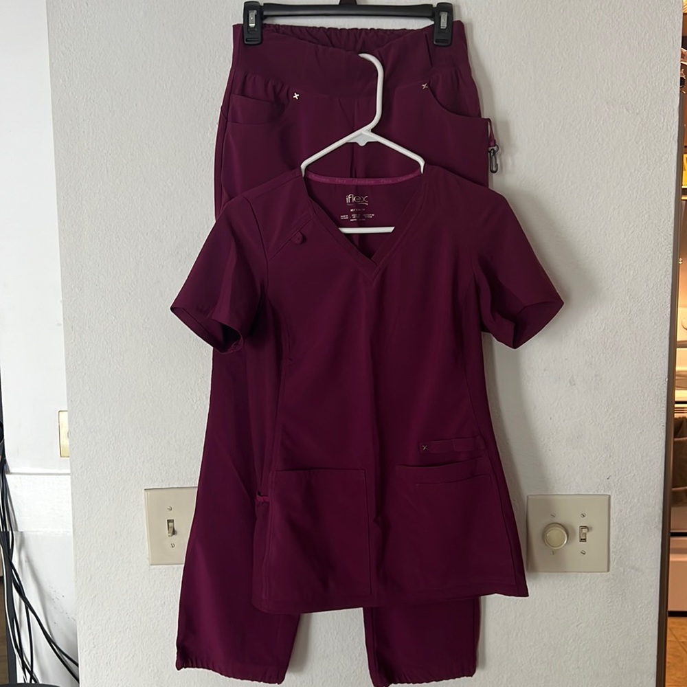 Cherokee iFlex scrubs SET! Burgundy top AND pants! Size XS (extra small)